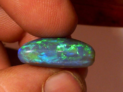 Large 21.24 carat brilliant crystal Opal!
